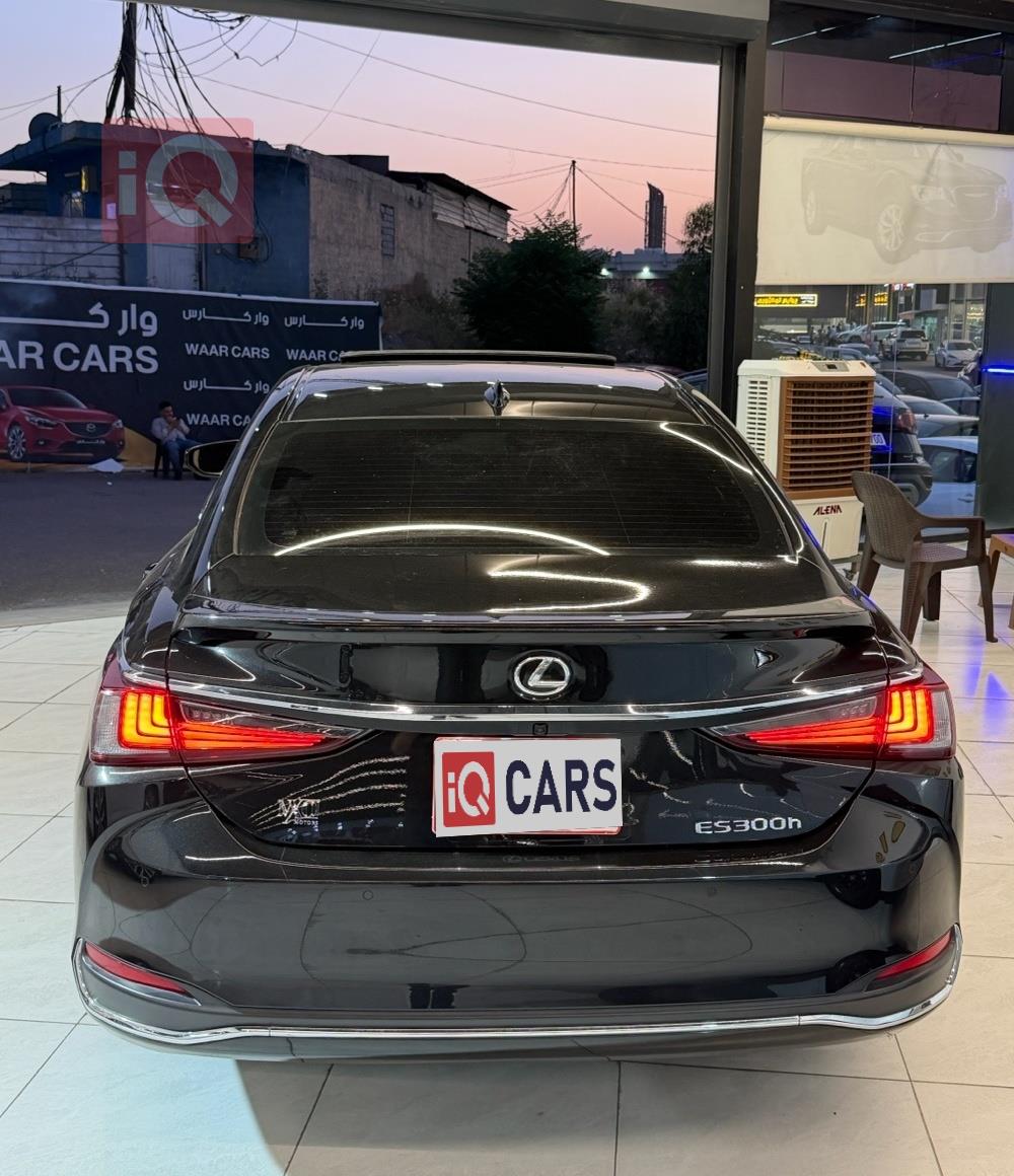 لكزس ES
